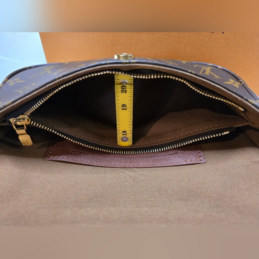 Louis Vuitton IVY Monogram Canvas Shoulder Bag with Gold Hardware and Tan Strap - Picture 6 of 11